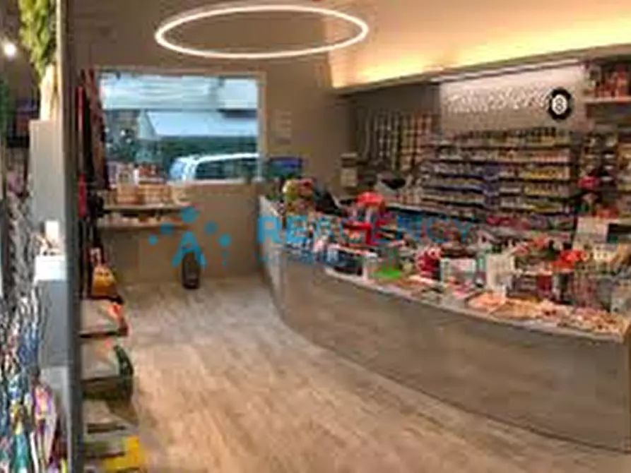 Immagine 3 di Attività commerciale in vendita  a Vicenza