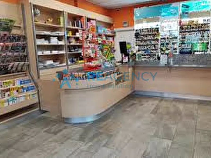 Immagine 2 di Attività commerciale in vendita  a Vicenza