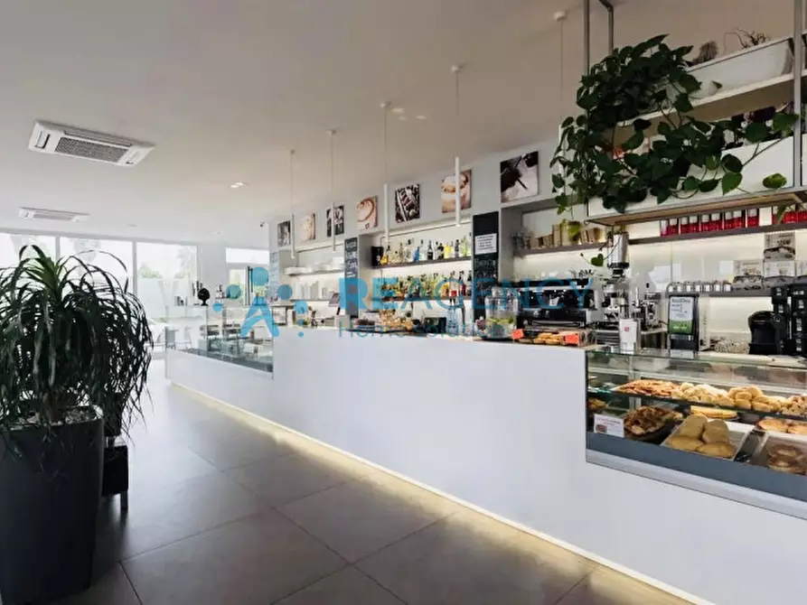 Immagine 1 di Attività commerciale in vendita  a Vicenza