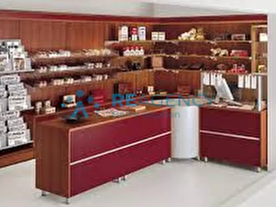 Immagine 2 di Attività commerciale in vendita  a Vicenza