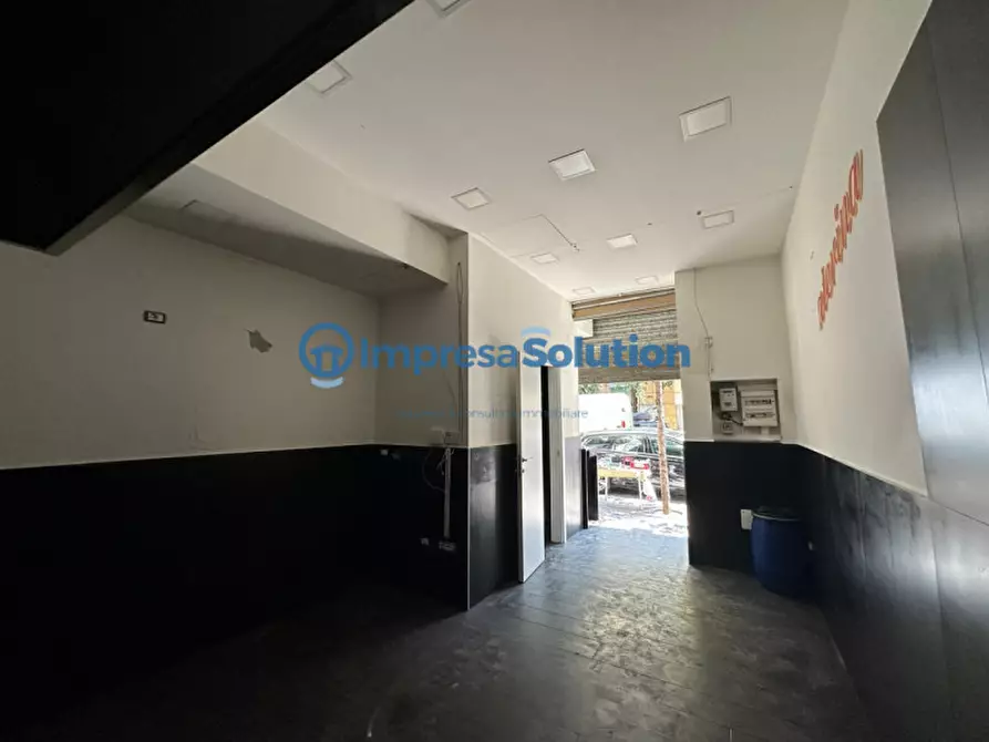 Immagine 6 di Negozio in affitto  in Corso Giuseppe Garibaldi a Napoli