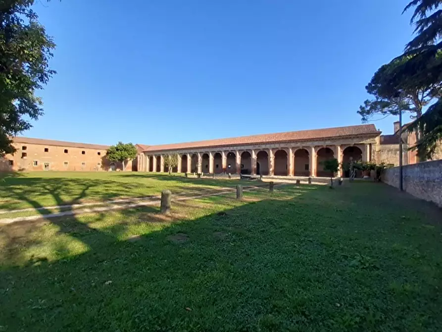 Immagine 1 di Palazzo in vendita  in Via Roma a Saccolongo
