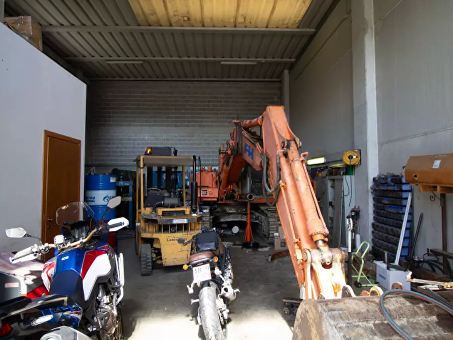 Immagine 12 di Capannone industriale in affitto  in Via Grimani a Battaglia Terme