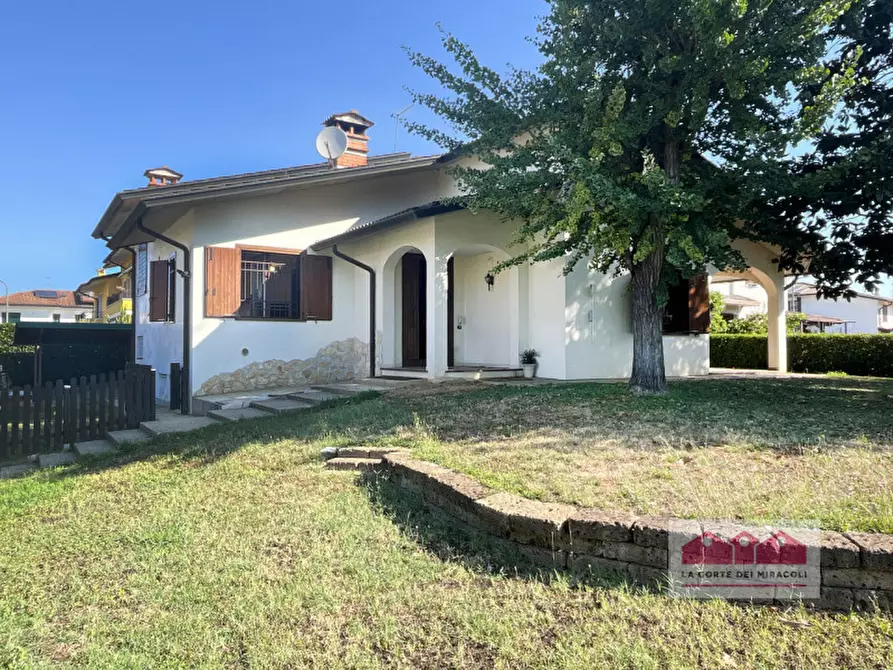 Immagine 1 di Casa indipendente in vendita  in Viale Francesco Crispi a Costabissara