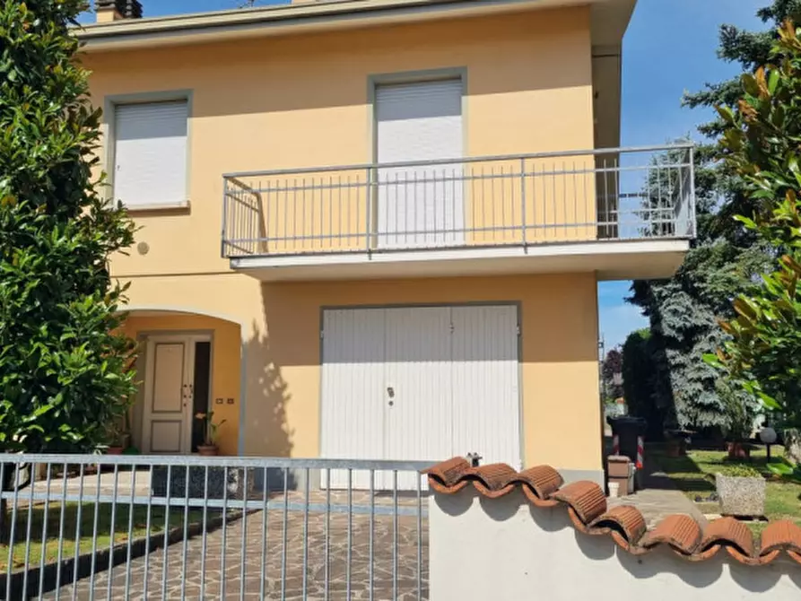 Immagine 1 di Casa bifamiliare in vendita  in Via Moruzzi a Campagnola Emilia