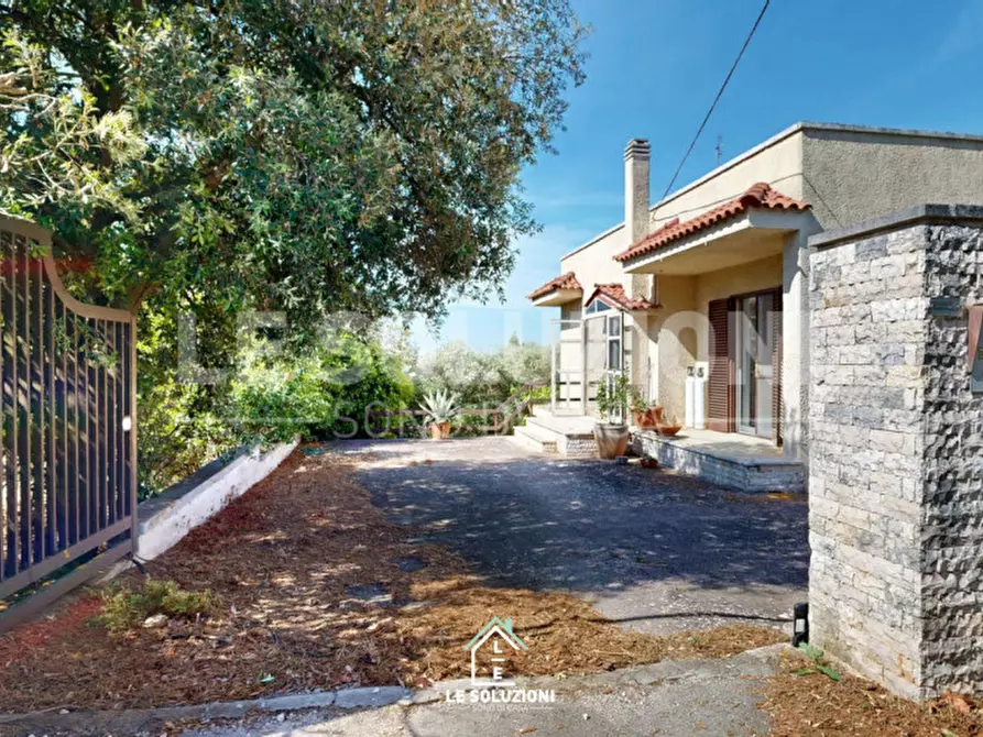 Immagine 2 di Villa in vendita  in Via Generale Luigi Sabato a Putignano