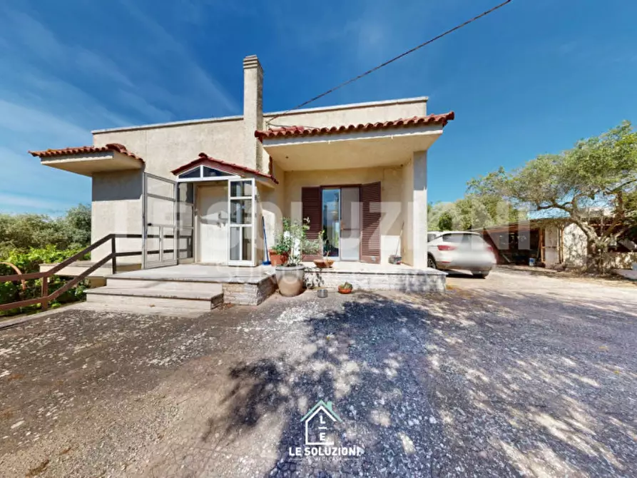 Immagine 32 di Villa in vendita  in Via Generale Luigi Sabato a Putignano