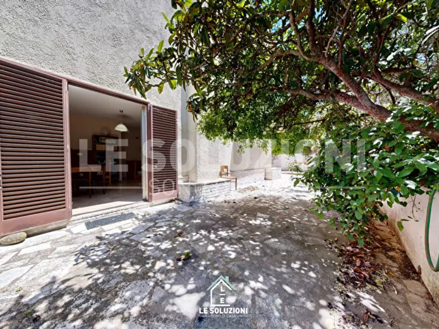 Immagine 33 di Villa in vendita  in Via Generale Luigi Sabato a Putignano