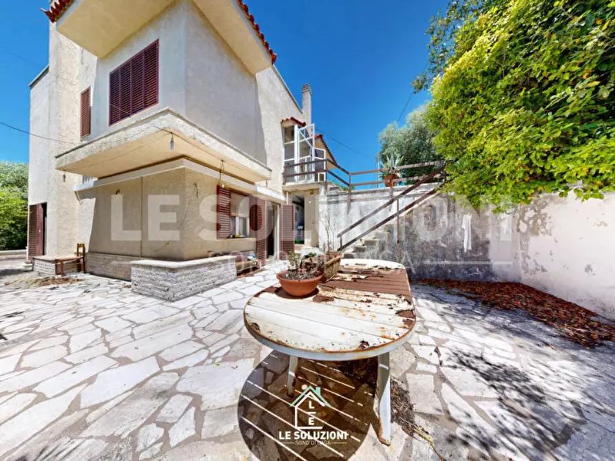 Immagine 38 di Villa in vendita  in Via Generale Luigi Sabato a Putignano