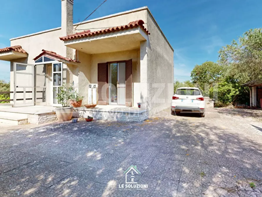 Immagine 40 di Villa in vendita  in Via Generale Luigi Sabato a Putignano