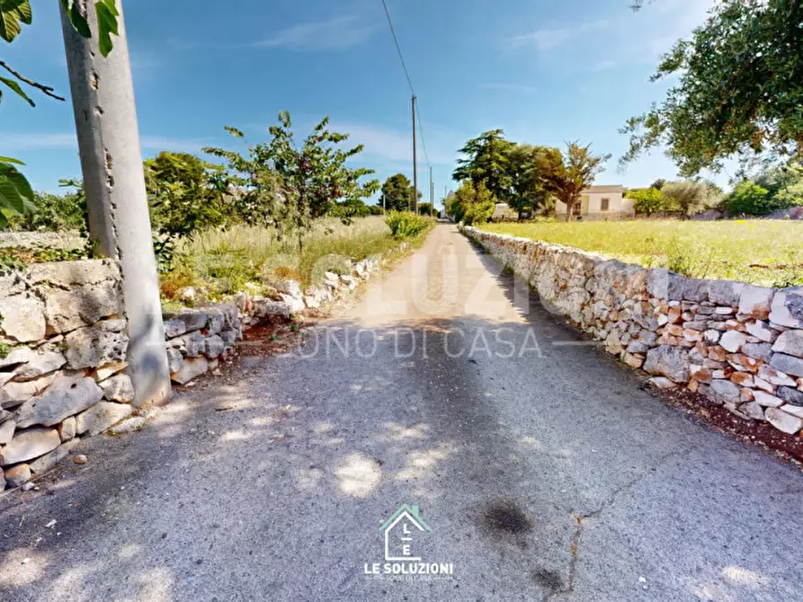 Immagine 41 di Villa in vendita  in Via Generale Luigi Sabato a Putignano
