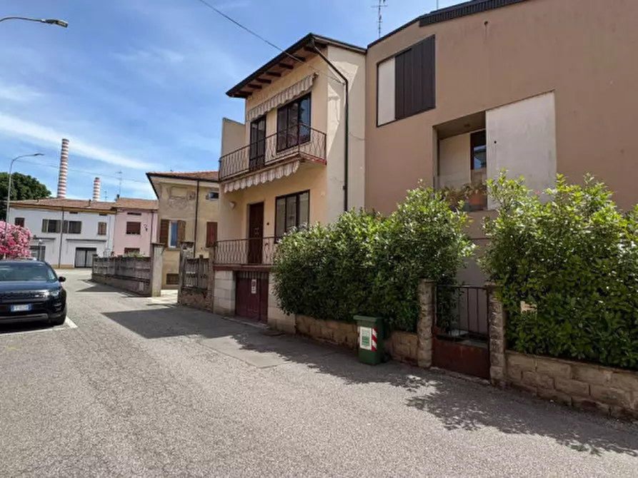 Immagine 2 di Casa bifamiliare in vendita  in Via Don Eugenio Leoni 4 a Borgo Mantovano