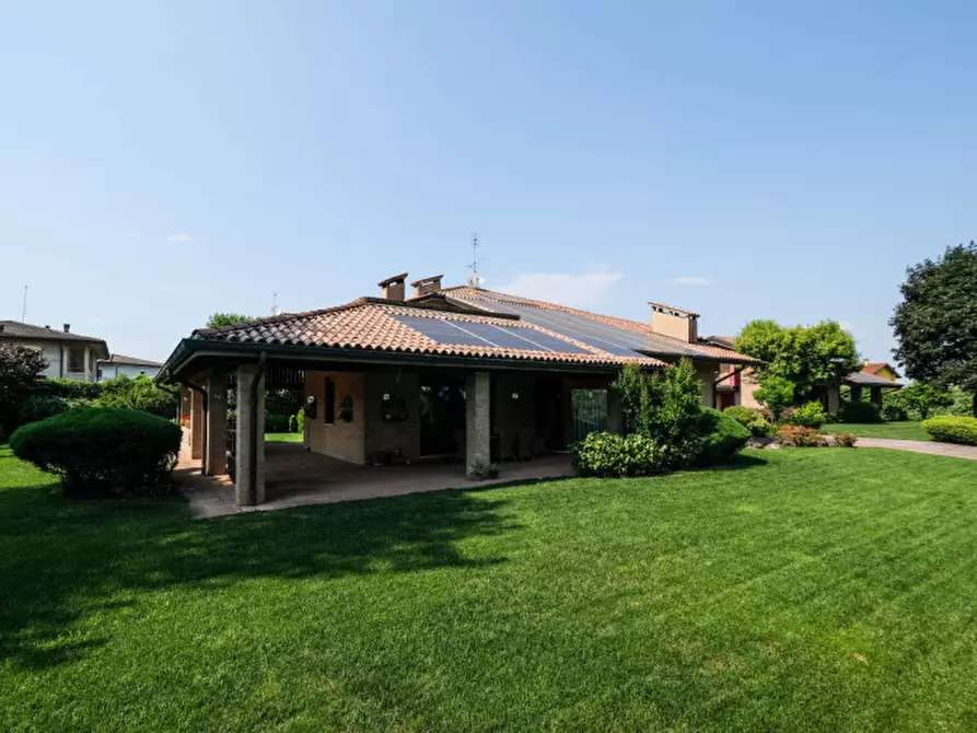 Immagine 1 di Villa in vendita  in via Giorgio La Pira 7 a Isola Vicentina