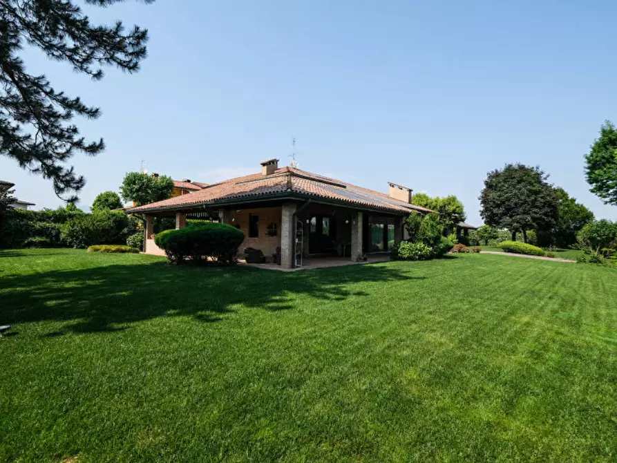 Immagine 53 di Villa in vendita  in via Giorgio La Pira 7 a Isola Vicentina