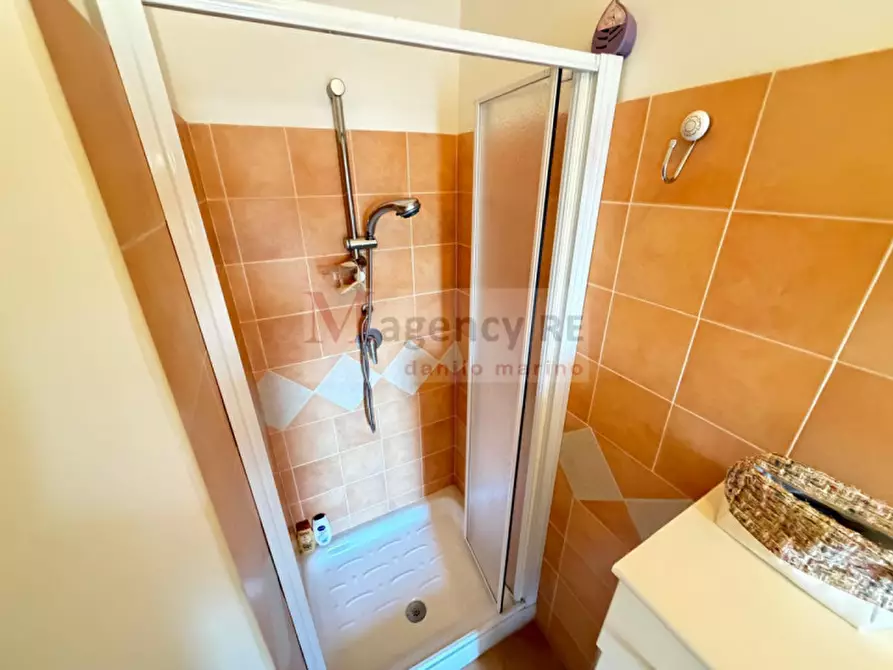 Immagine 11 di Appartamento in vendita  in via monte bianco a Bova Marina