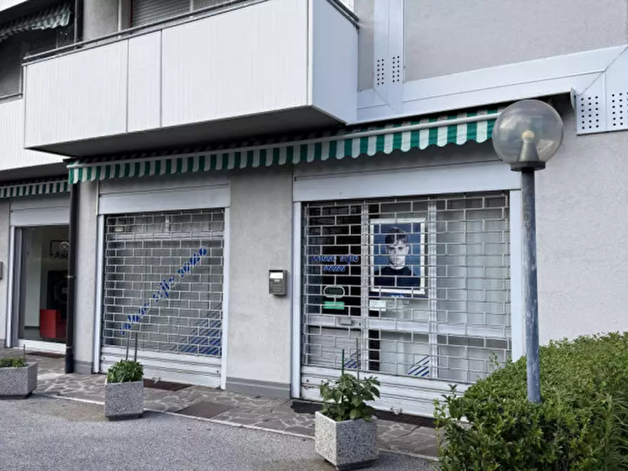 Immagine 2 di Attività commerciale in affitto  in via degasperi trento a Trento