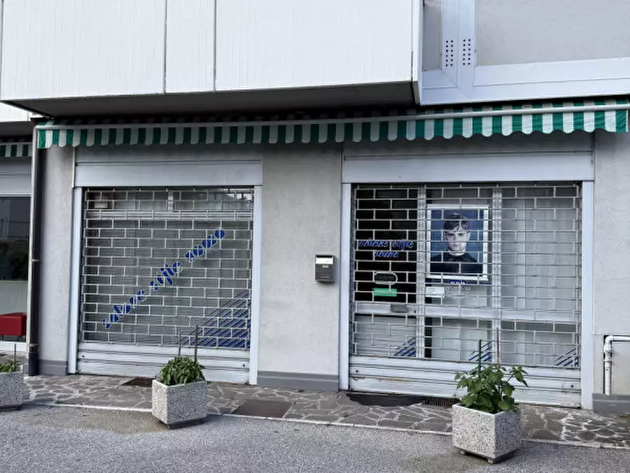 Immagine 3 di Attività commerciale in affitto  in via degasperi trento a Trento