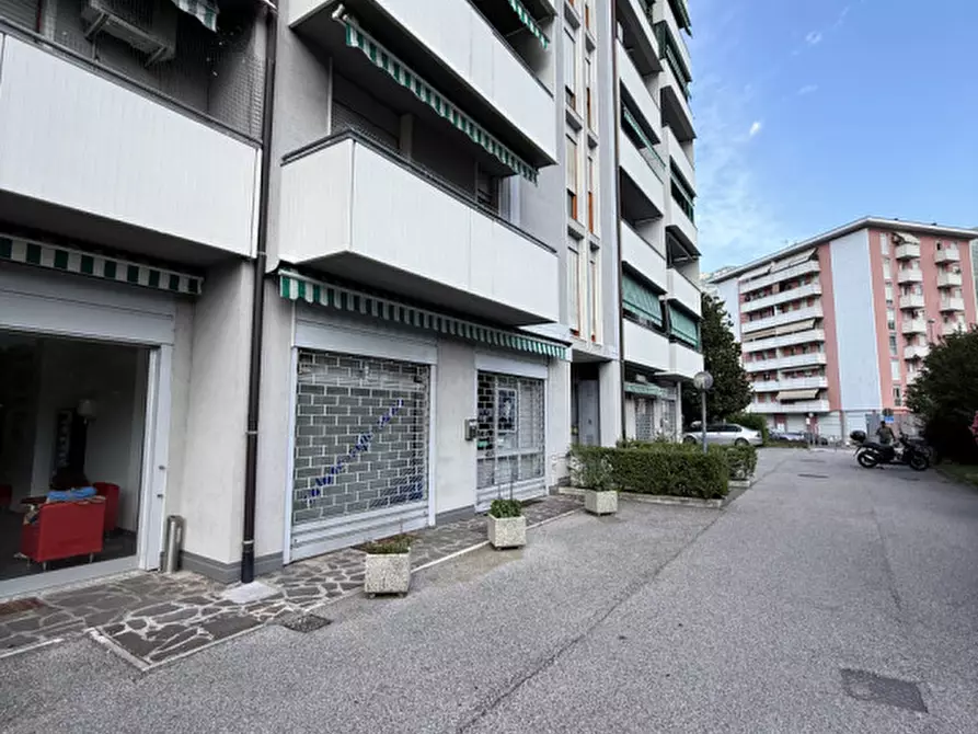 Immagine 4 di Attività commerciale in affitto  in via degasperi trento a Trento