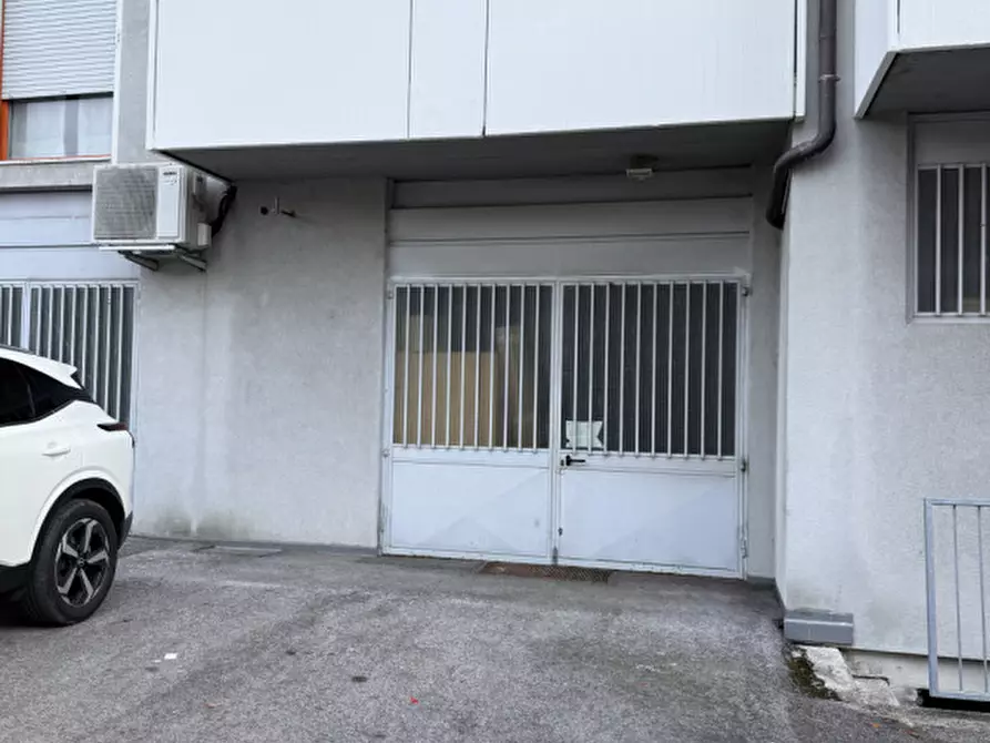 Immagine 8 di Attività commerciale in affitto  in via degasperi trento a Trento