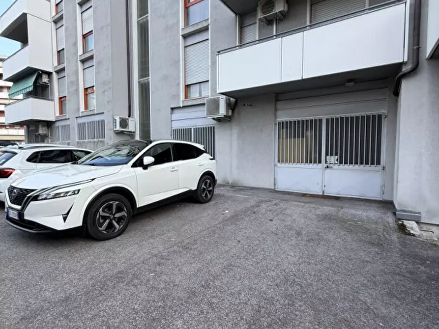 Immagine 9 di Attività commerciale in affitto  in via degasperi trento a Trento