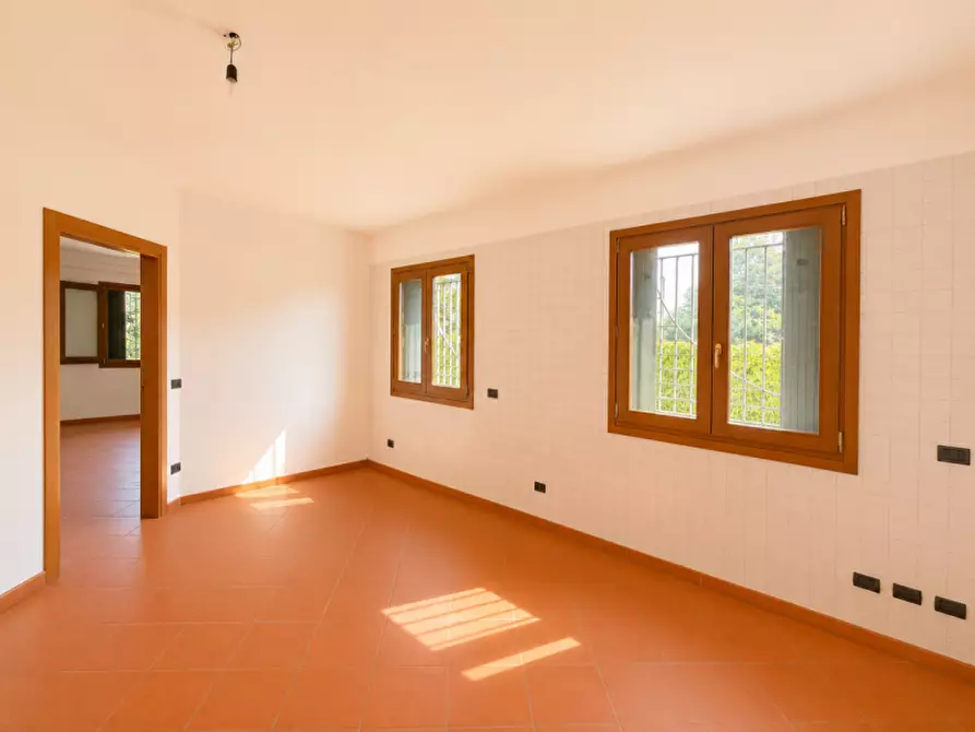 Immagine 3 di Casa bifamiliare in vendita  in Via Giuseppe Garibaldi a Trevignano