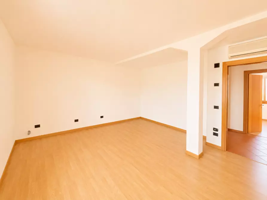 Immagine 7 di Casa bifamiliare in vendita  in Via Giuseppe Garibaldi a Trevignano