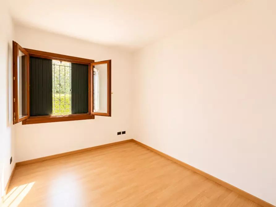 Immagine 9 di Casa bifamiliare in vendita  in Via Giuseppe Garibaldi a Trevignano