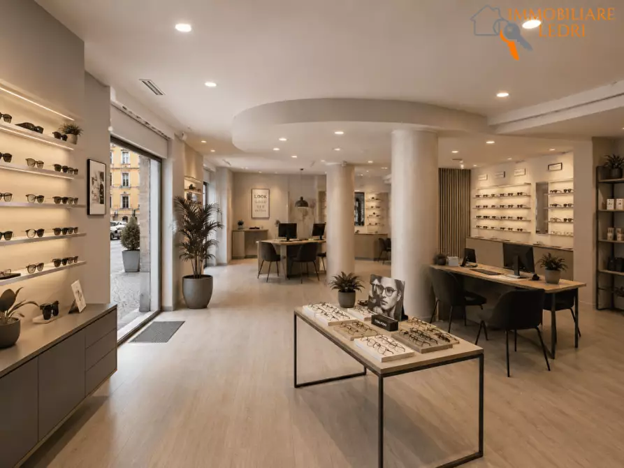 Immagine 1 di Attività commerciale in vendita  in Corso Cavour 12 a Verona