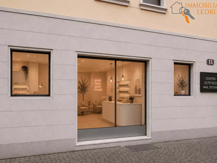 Immagine 12 di Attività commerciale in vendita  in Corso Cavour 12 a Verona