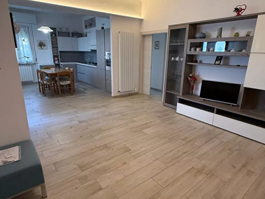 Immagine 1 di Appartamento in vendita  in Via Raffaello Sanzio a Senigallia