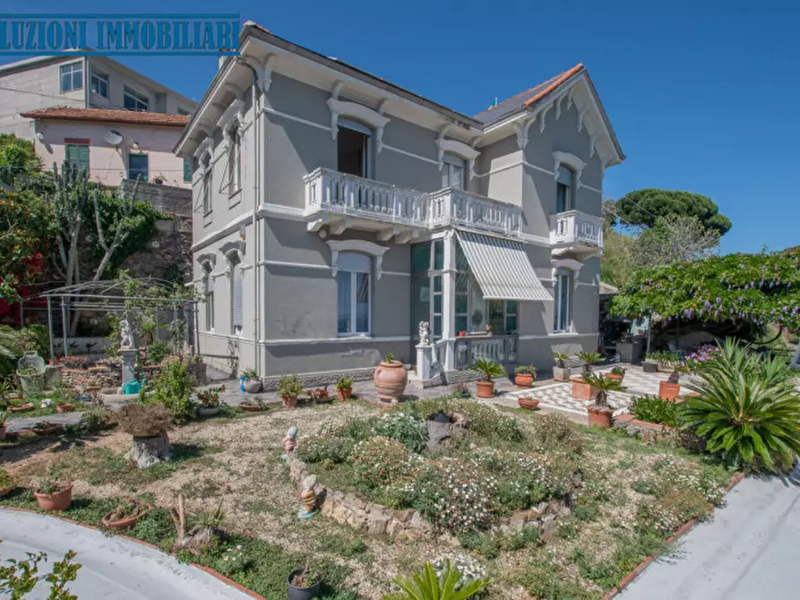 Immagine 1 di Villa in vendita  in Via Campo da tiro a Savona