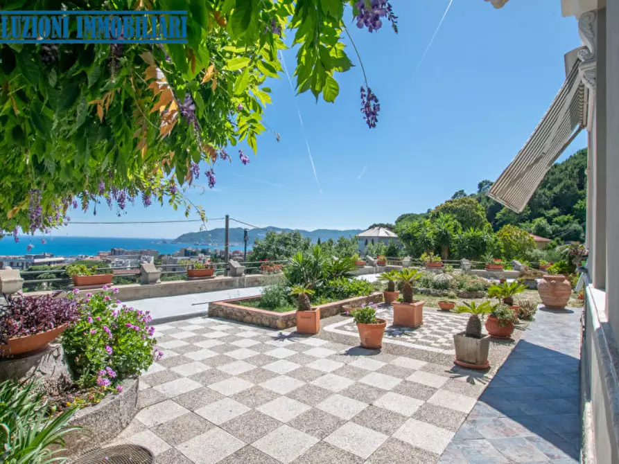 Immagine 3 di Villa in vendita  in Via Campo da tiro a Savona