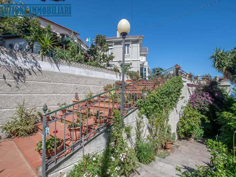Immagine 29 di Villa in vendita  in Via Campo da tiro a Savona