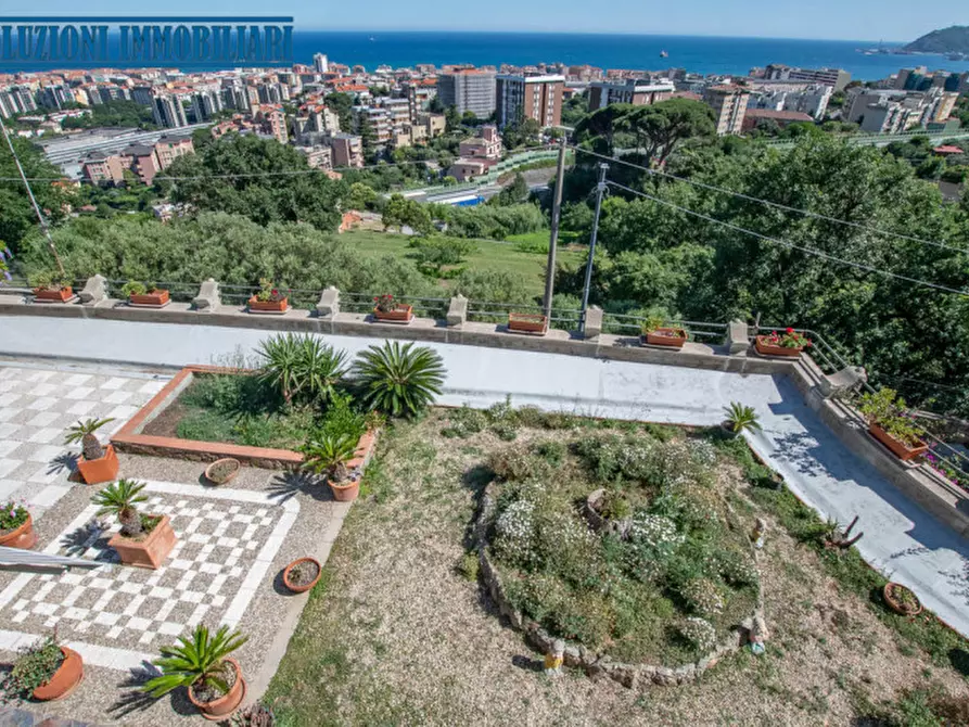 Immagine 36 di Villa in vendita  in Via Campo da tiro a Savona