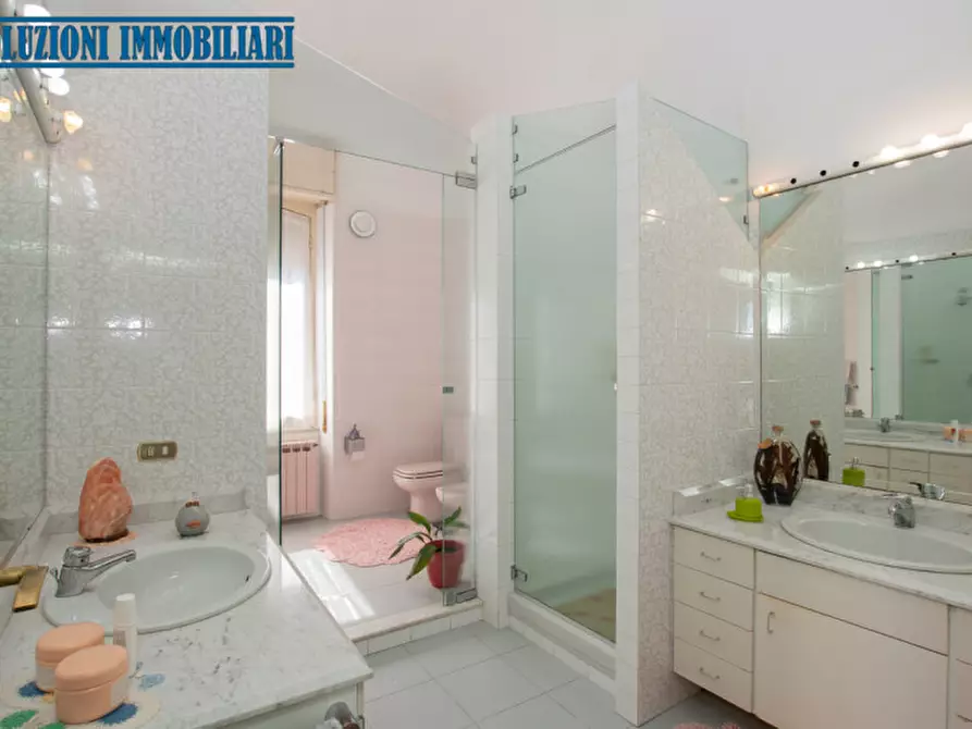Immagine 48 di Villa in vendita  in Via Campo da tiro a Savona