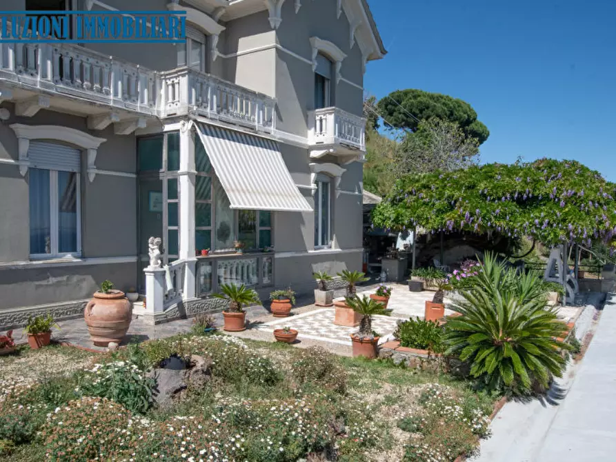 Immagine 64 di Villa in vendita  in Via Campo da tiro a Savona