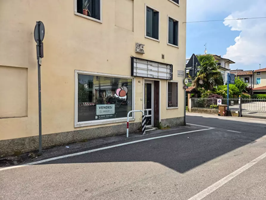 Immagine 3 di Negozio in vendita  in strada della Chiesa di Polegge 113 a Vicenza