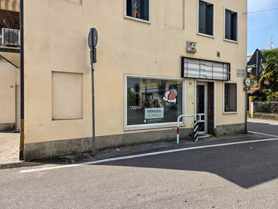Immagine 4 di Negozio in vendita  in strada della Chiesa di Polegge 113 a Vicenza