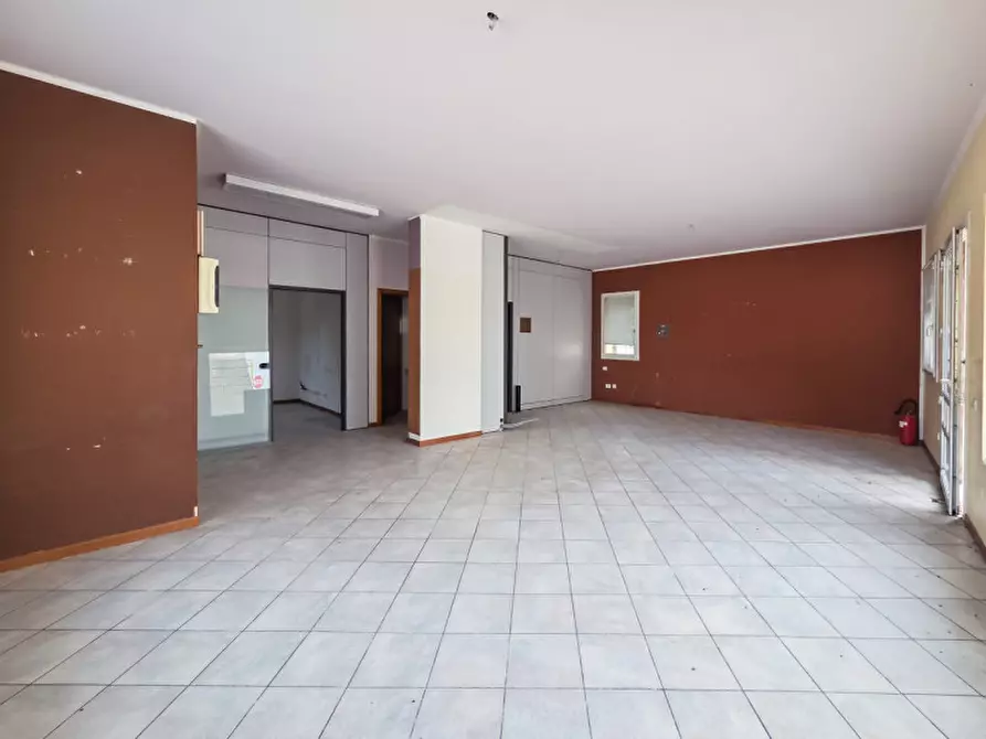Immagine 6 di Negozio in vendita  in strada della Chiesa di Polegge 113 a Vicenza