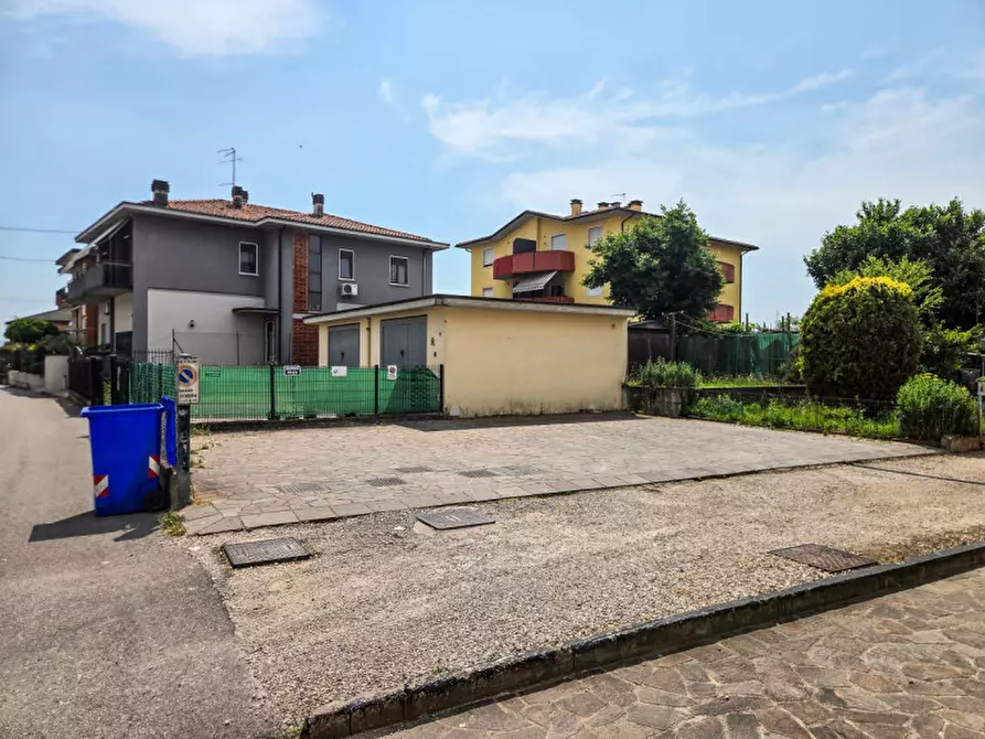 Immagine 11 di Negozio in vendita  in strada della Chiesa di Polegge 113 a Vicenza