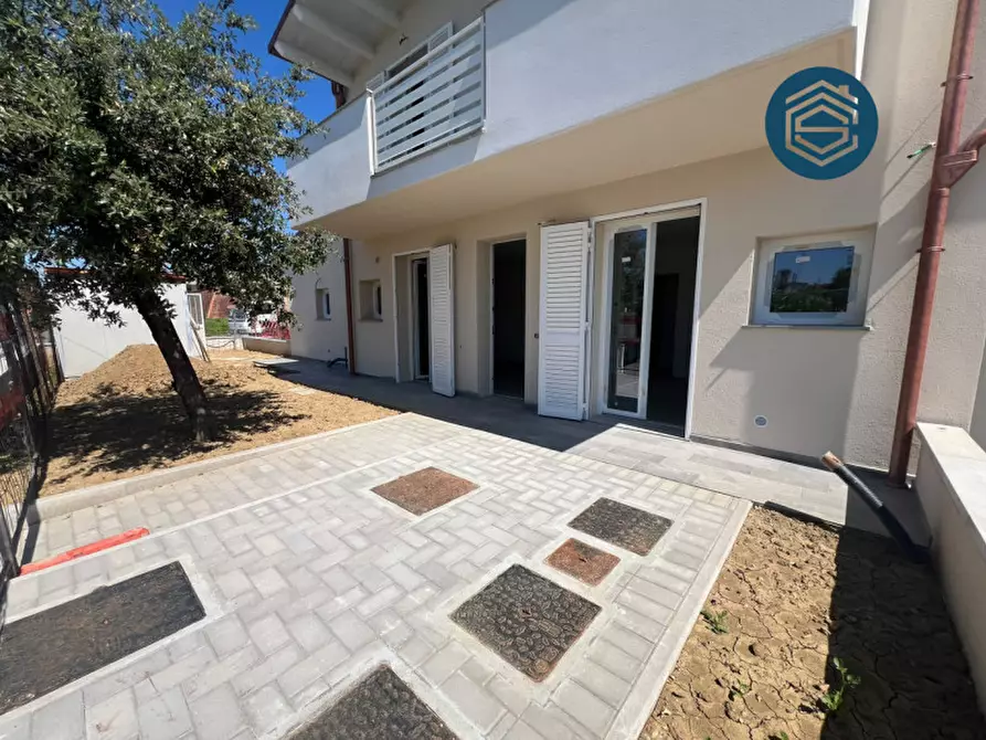 Immagine 3 di Casa bifamiliare in vendita  in Via Benedetto Croce 1 a Campi Bisenzio
