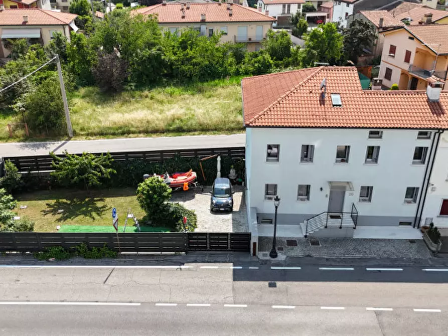 Immagine 2 di Casa bifamiliare in vendita  in via santa rosa 20 a Zanè