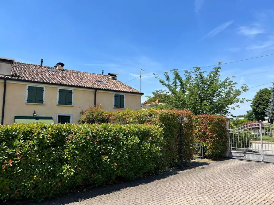 Immagine 3 di Villetta a schiera in vendita  in Via dell'Unione, 131 a Ferrara
