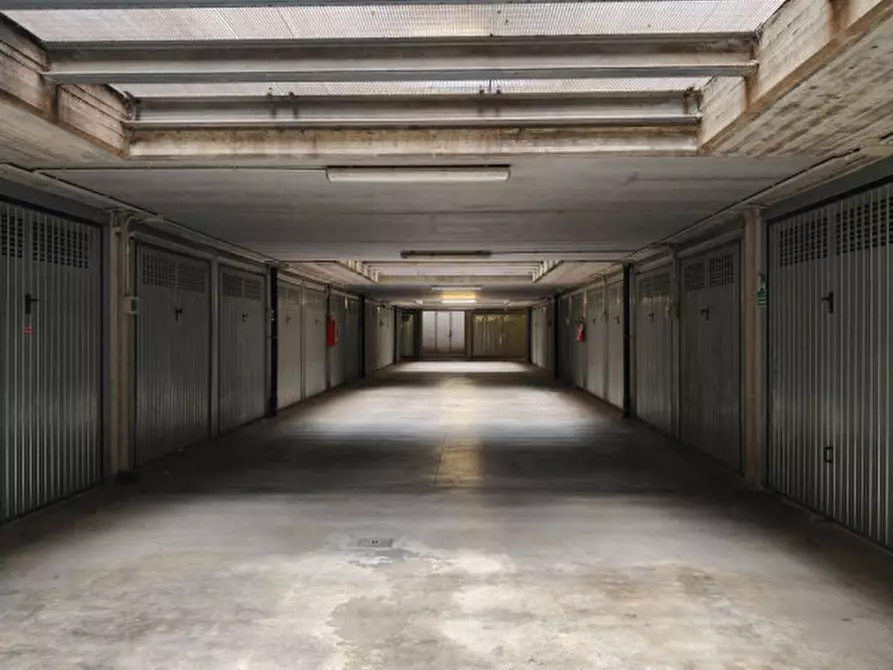 Immagine 3 di Garage in vendita  in Corso Ottone Rosai, 33 a Torino