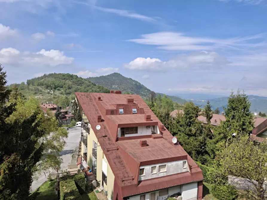 Immagine 1 di Appartamento in vendita  in Via del Poggio, 3 a Viola