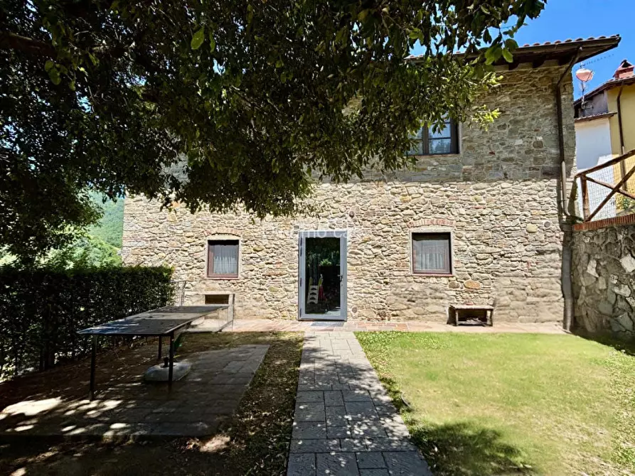 Immagine 1 di Rustico / casale in vendita  in Via di Poggiole a Vernio