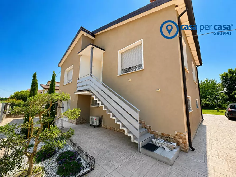 Immagine 1 di Casa indipendente in vendita  in Via Giuseppe Di Vittorio a Papozze