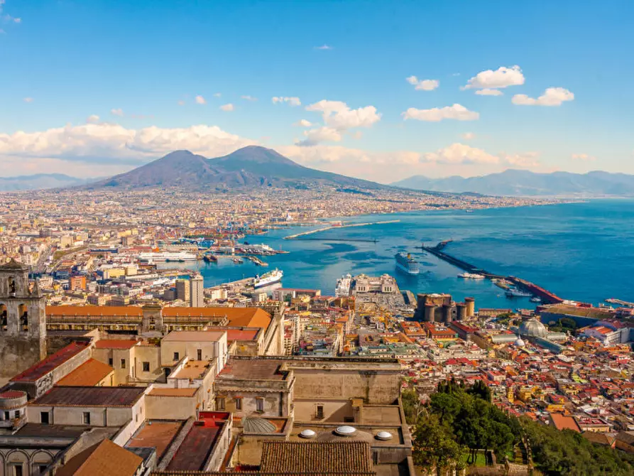 Immagine 1 di Appartamento in affitto  in via brombeis 81 a Napoli