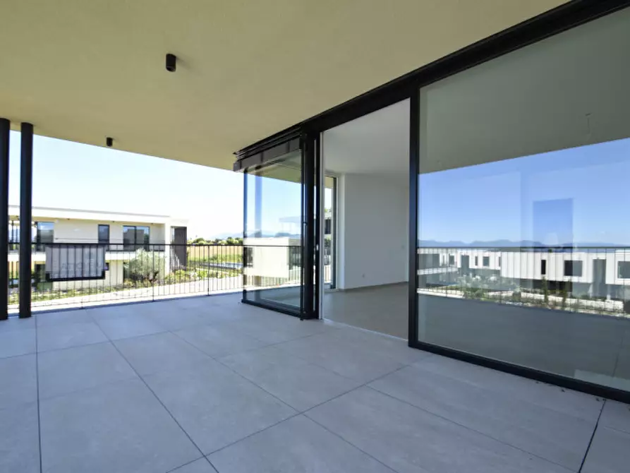 Immagine 19 di Appartamento in vendita  in via porto a Lazise