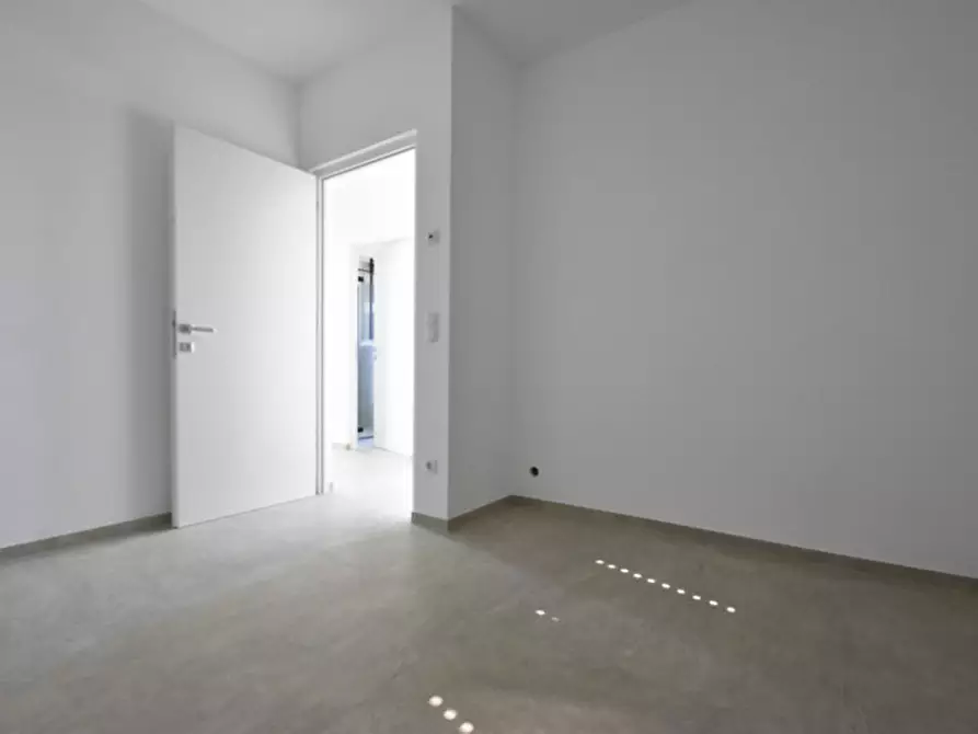 Immagine 22 di Appartamento in vendita  in via porto a Lazise
